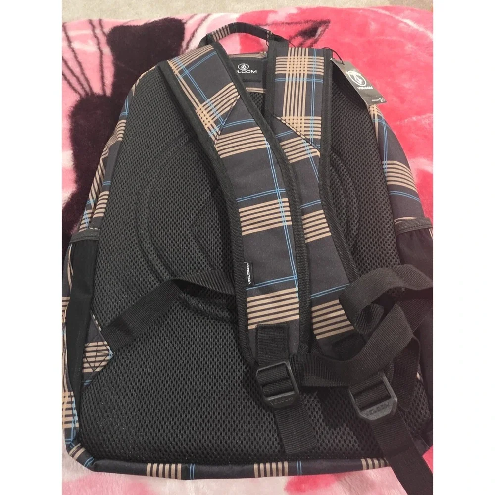 Volcom nwt upper